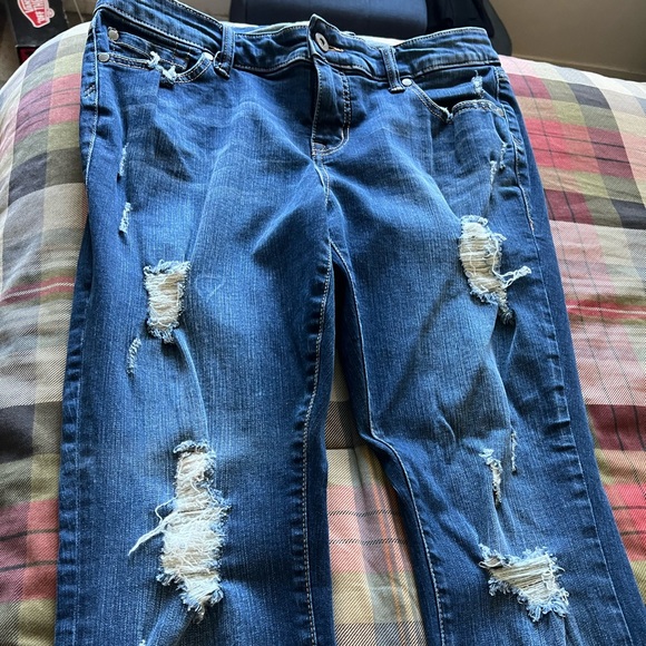 Distressed jeans - Picture 2 of 9